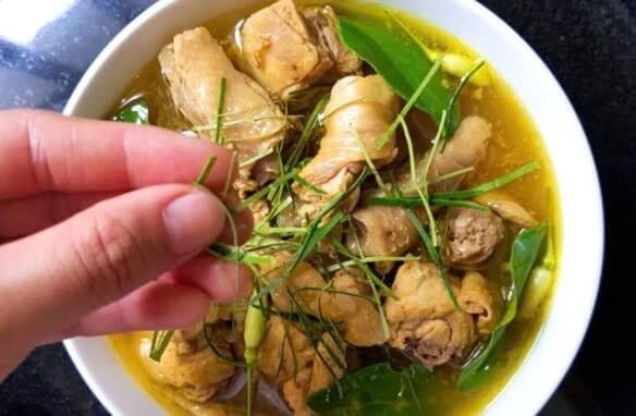 Bí Quyết Tạo Nên Hương Vị Gà Nấu Xáo Nghệ Đặc Trưng